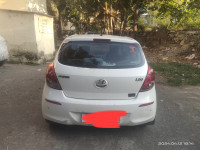 Pearl White Hyundai i20 Type 2