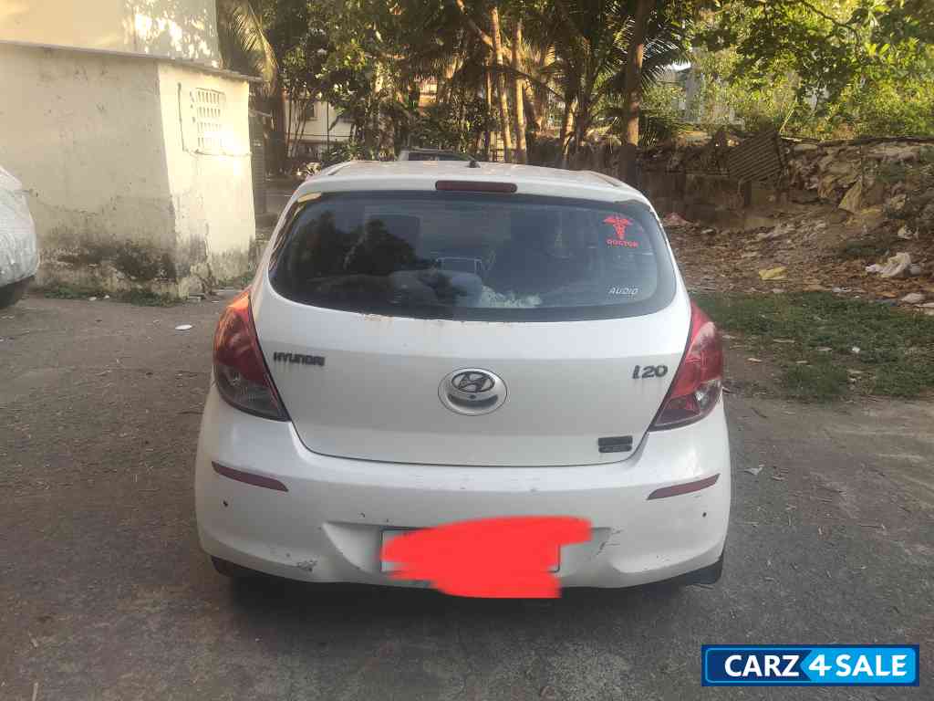 Pearl White Hyundai i20 Type 2