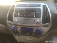 Pearl White Hyundai i20 Type 2