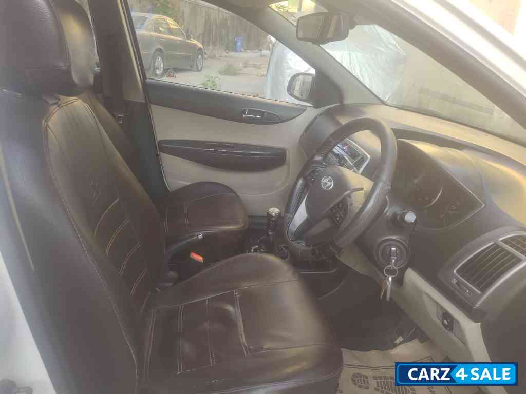 Pearl White Hyundai i20 Type 2