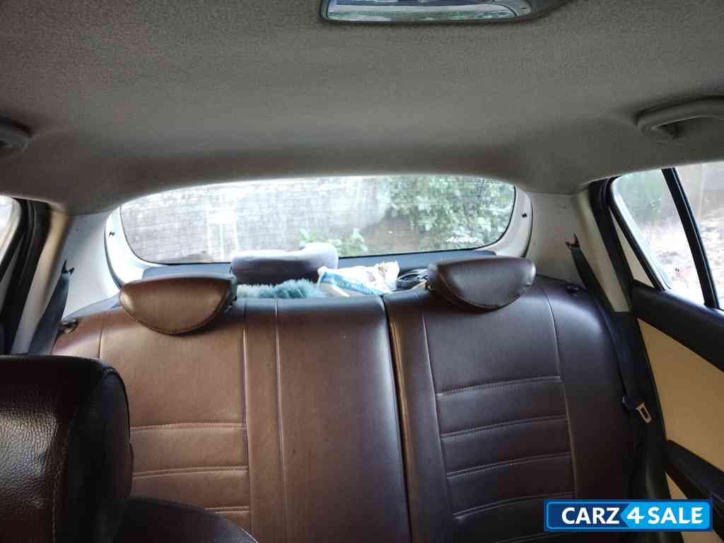 Pearl White Hyundai i20 Type 2