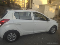 Pearl White Hyundai i20 Type 2