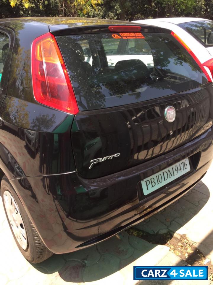 Black Fiat Punto Active 1.3