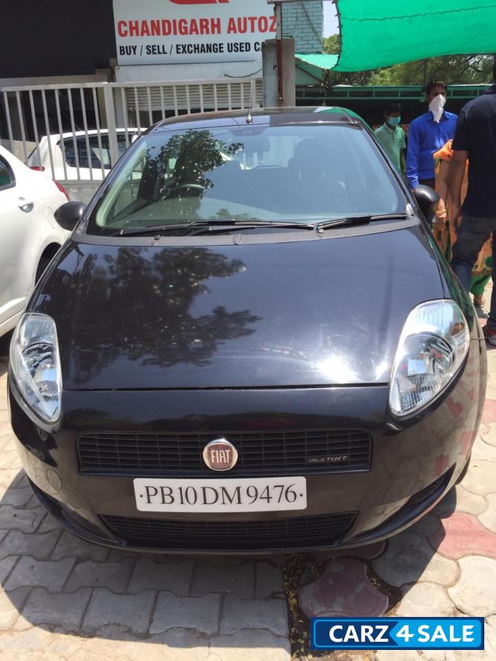 Black Fiat Punto Active 1.3
