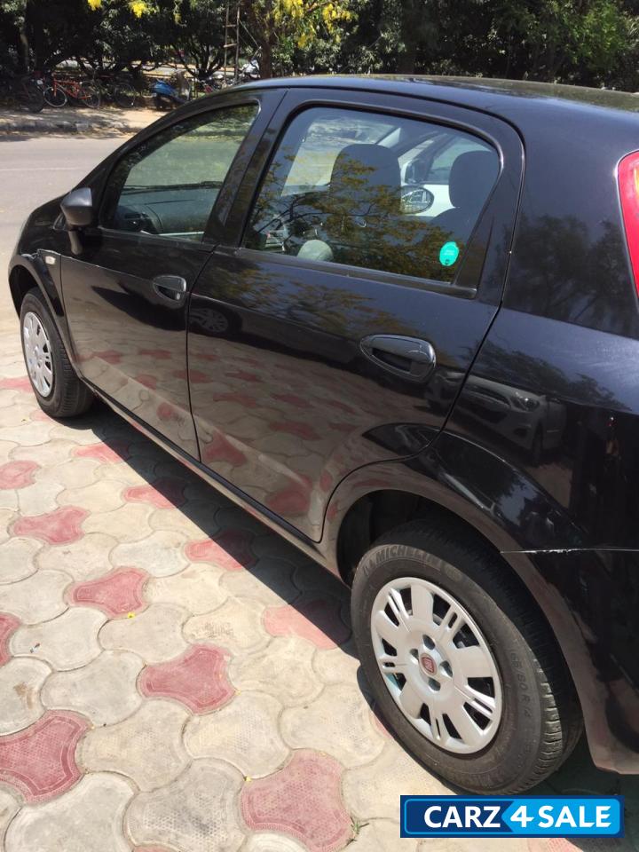 Black Fiat Punto Active 1.3