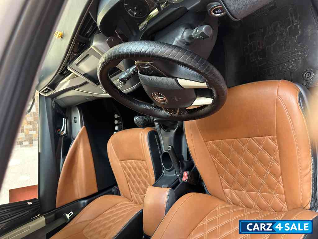 Toyota Innova V Toyota Innova V