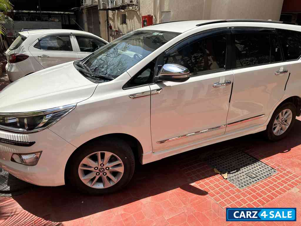 Toyota Innova V Toyota Innova V