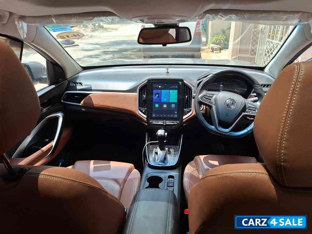 MG Hector Plus Sharp 1.5 DCT Petrol