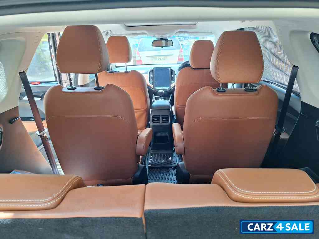 MG Hector Plus Sharp 1.5 DCT Petrol