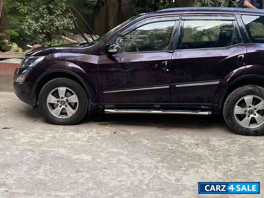 Wine Mahindra XUV W8