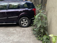 Wine Mahindra XUV W8
