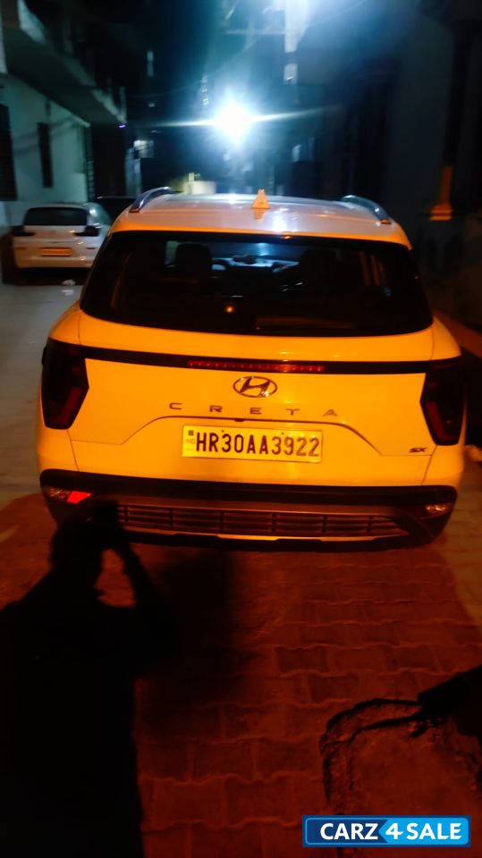 White Hyundai Creta Sx