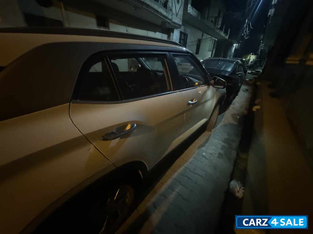 White Hyundai Creta Sx