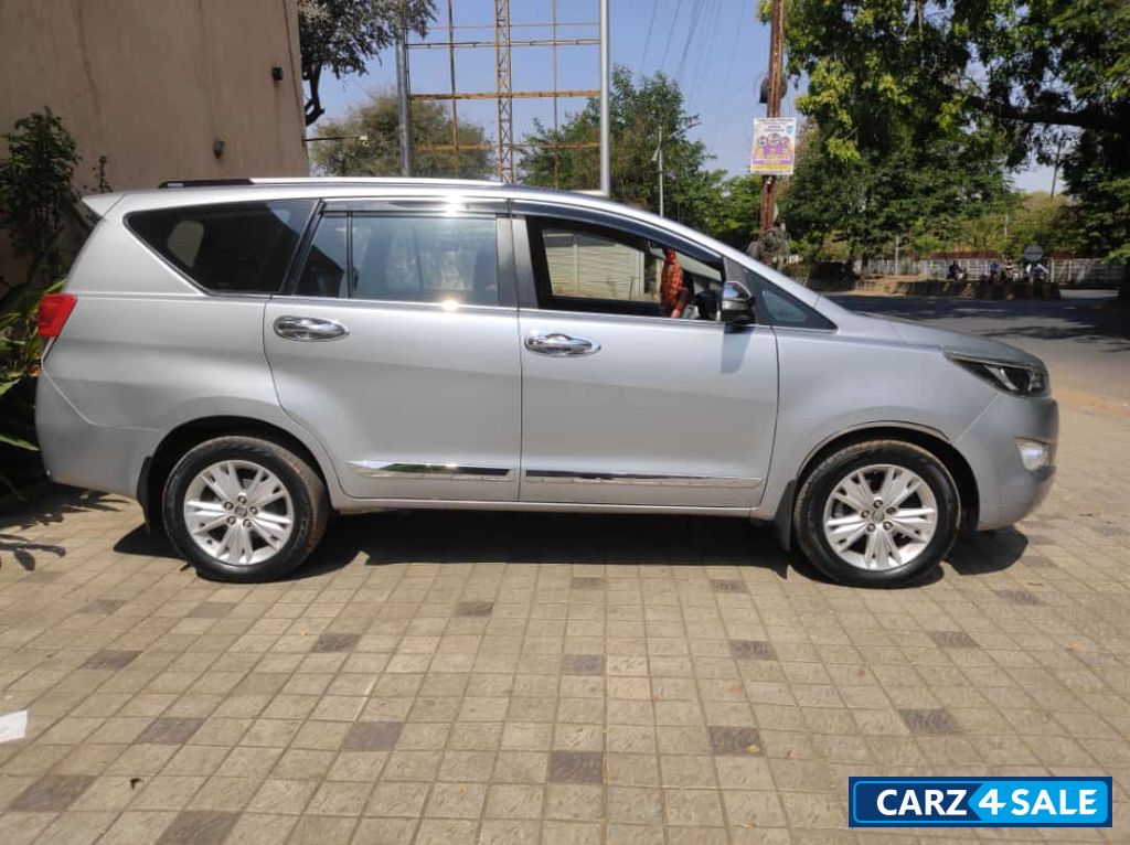 Toyota  Innova crysta