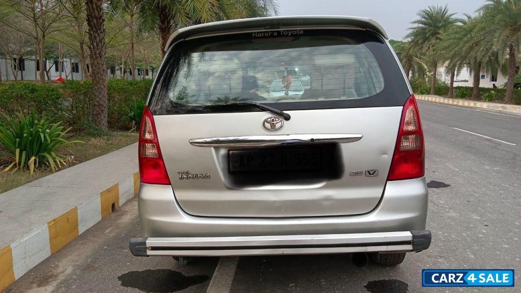 Silver Metalllic Toyota Innova 2.5 v diesel