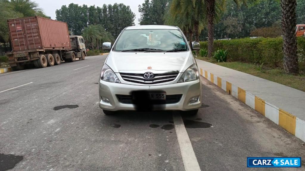 Silver Metalllic Toyota Innova 2.5 v diesel