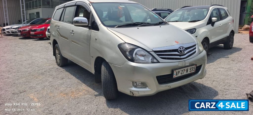 Silver Metalllic Toyota Innova 2.5 v diesel