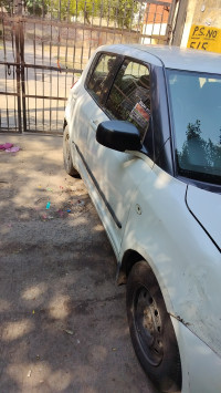 White Maruti Suzuki Swift Vxi