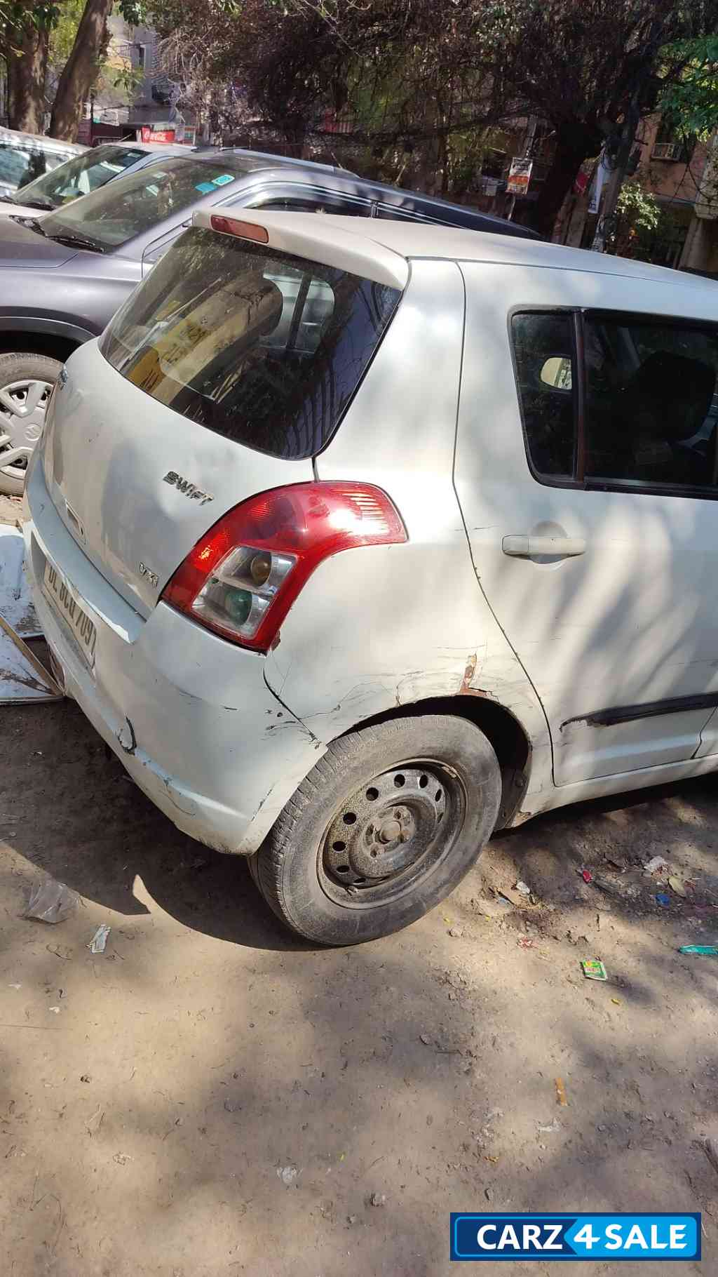 White Maruti Suzuki Swift Vxi