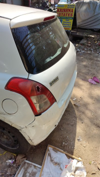 White Maruti Suzuki Swift Vxi