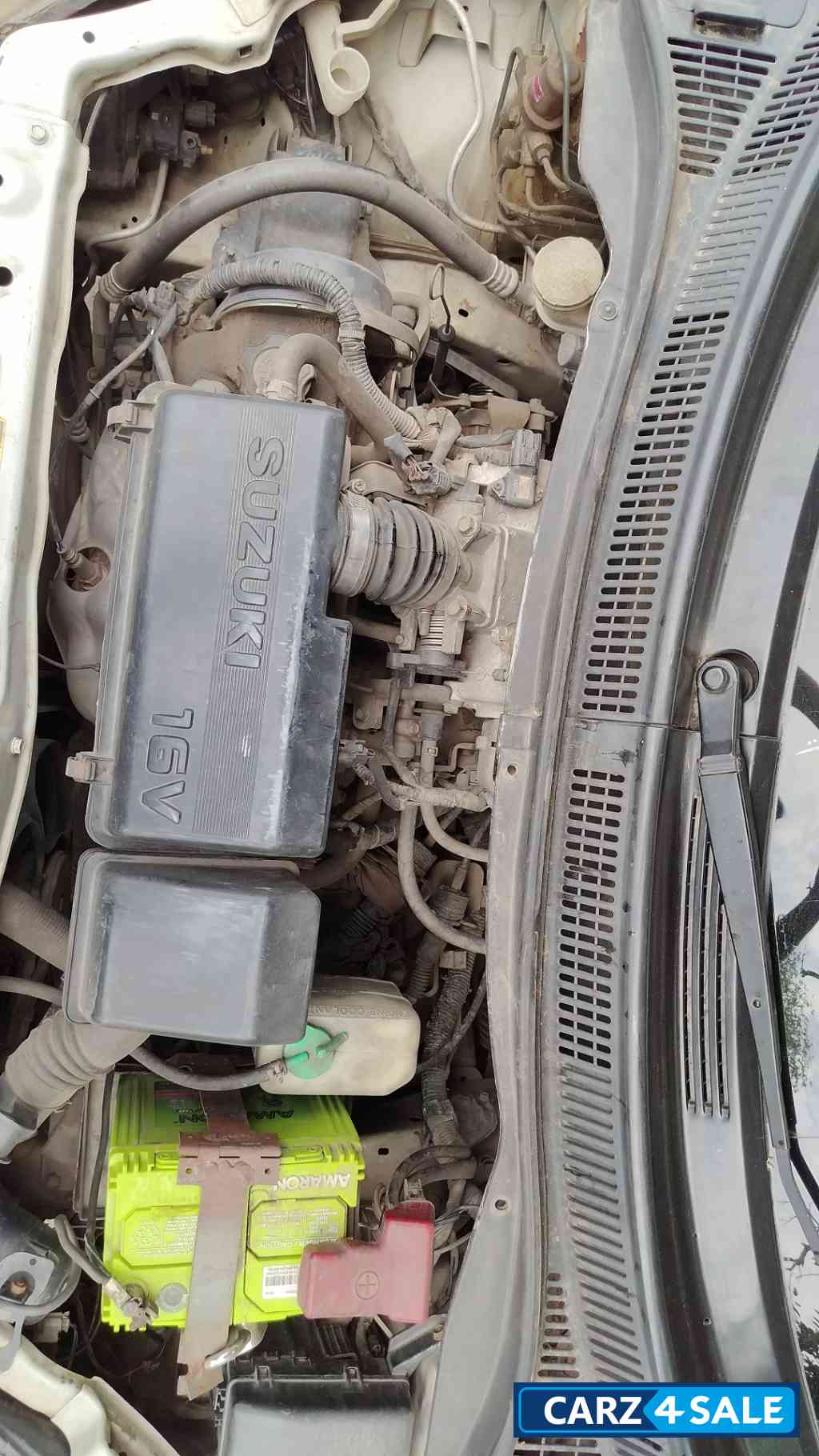 White Maruti Suzuki Swift Vxi