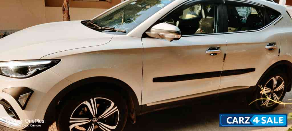 Candy White MG Astor Petrol