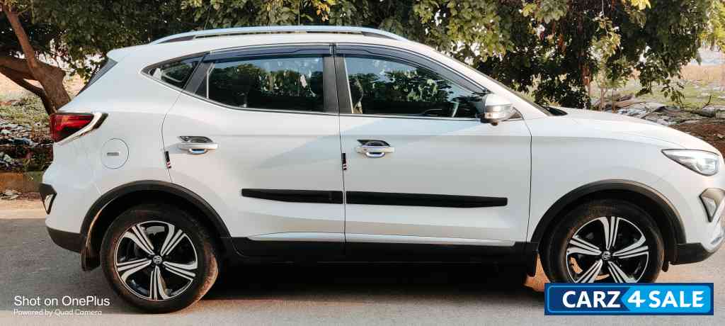 Candy White MG Astor Petrol