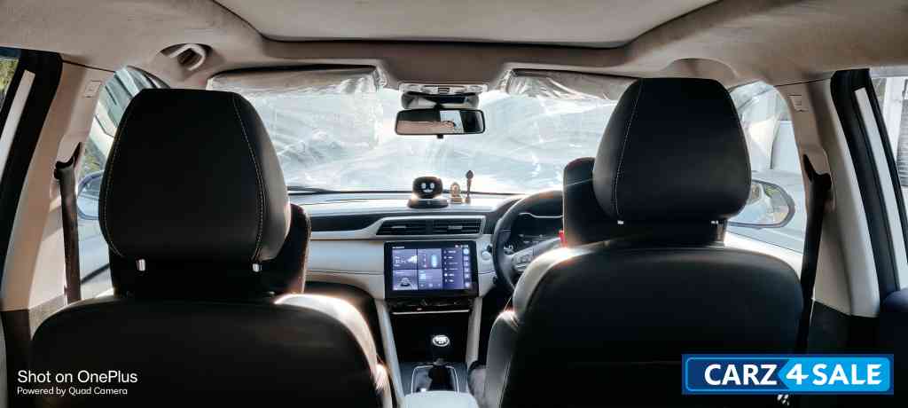 Candy White MG Astor Petrol