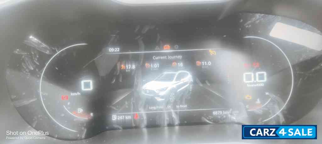 Candy White MG Astor Petrol