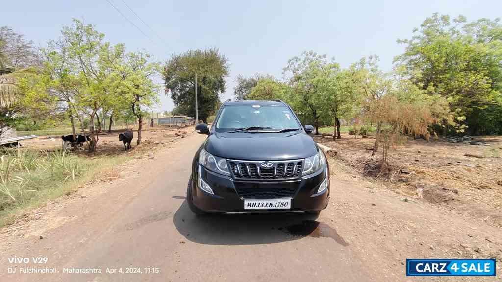 Mahindra XUV 500 W10