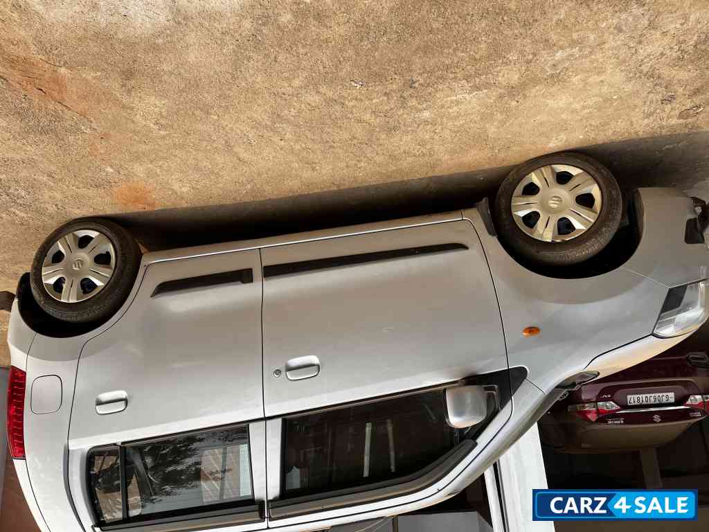 Silver Maruti Suzuki Wagon R VXI