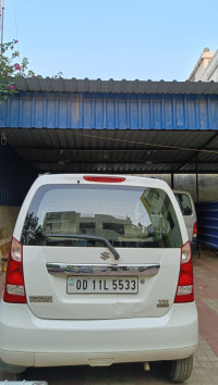 White Maruti Suzuki Wagon R AMT VXI
