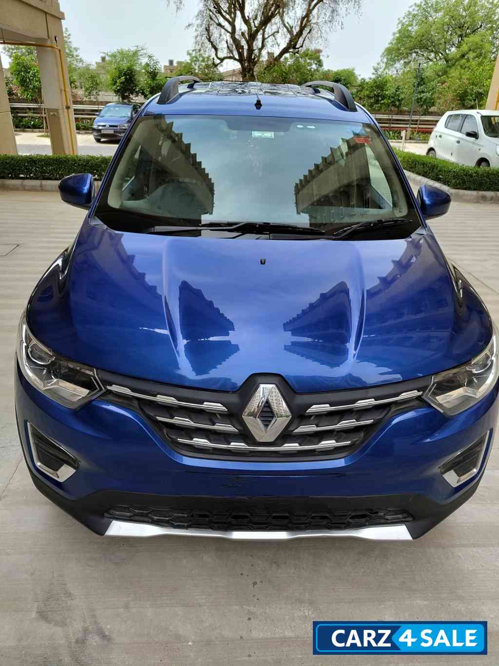 Renault Triber rxz amt