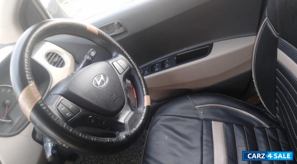 White Hyundai  Grand i10 magna