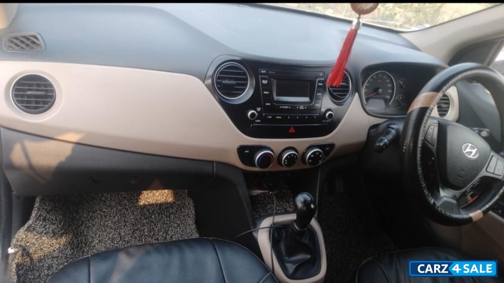 White Hyundai  Grand i10 magna