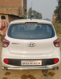 White Hyundai  Grand i10 magna