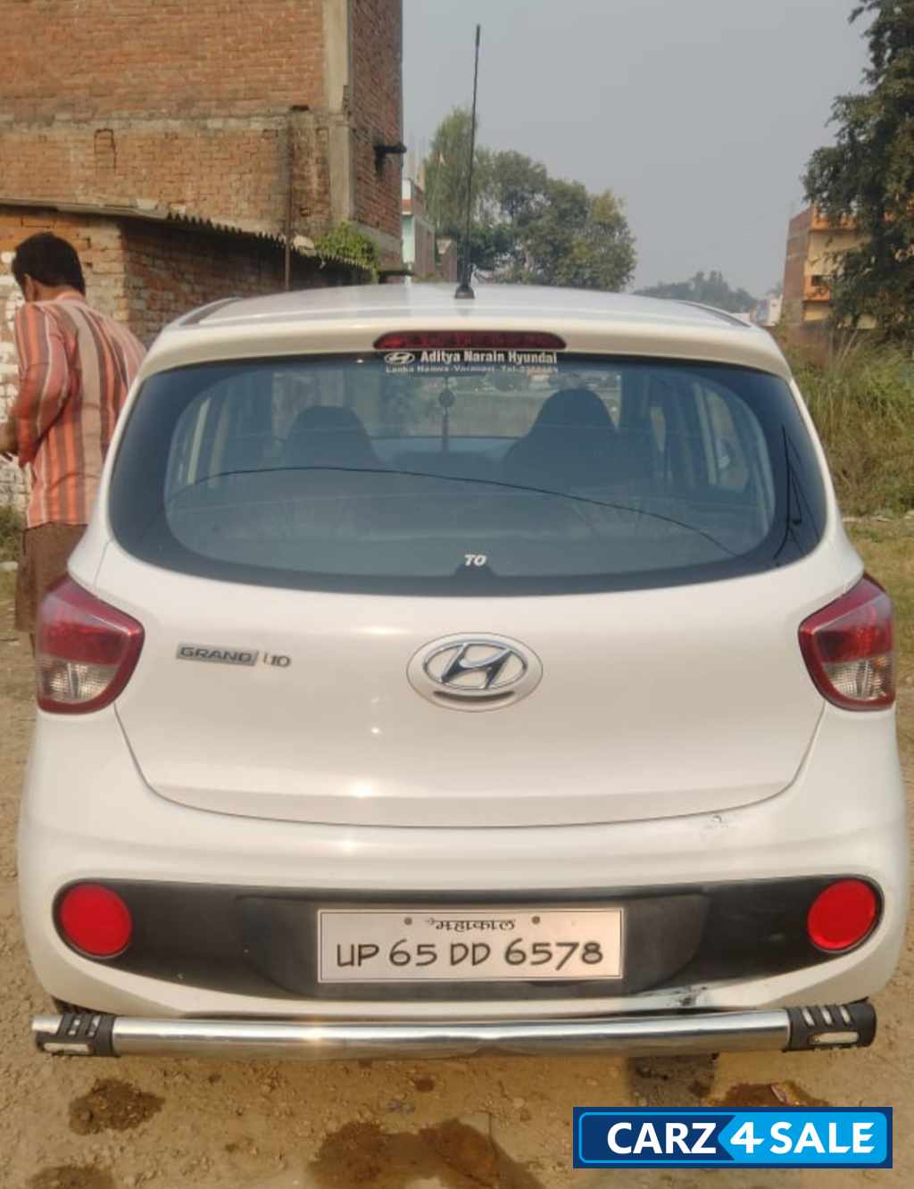 White Hyundai  Grand i10 magna