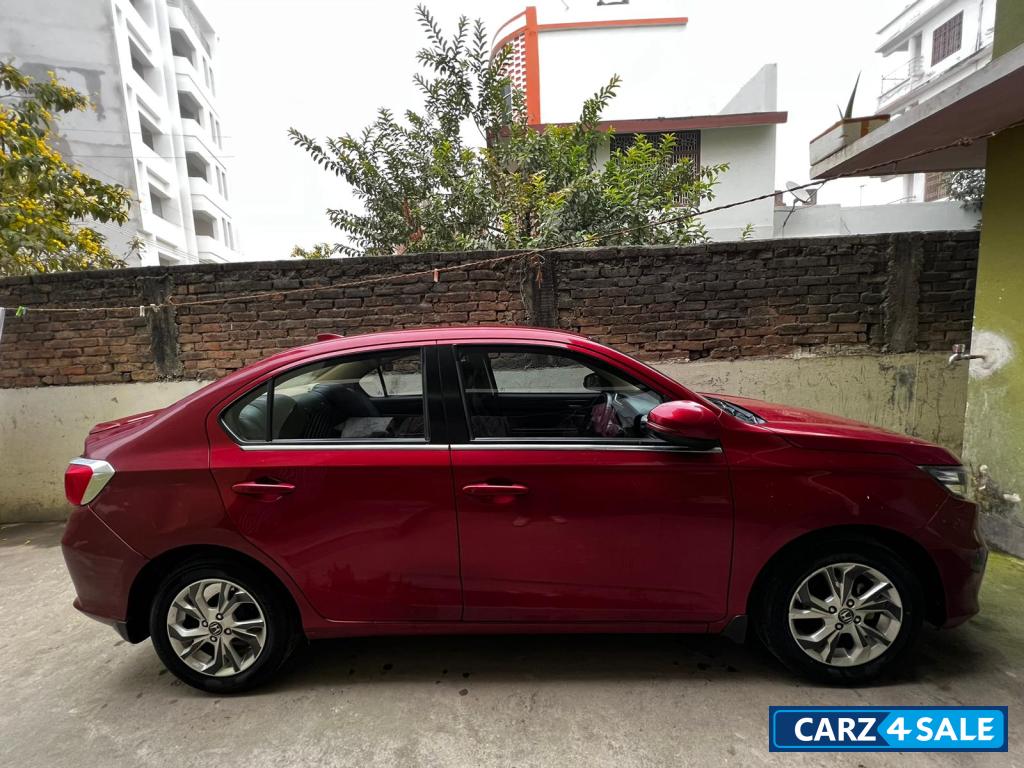Red Honda Amaze Exclusive edition