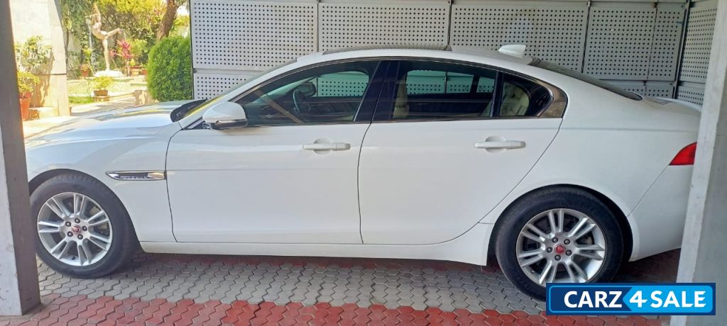 Jaguar XE PRESTIGE PETROL