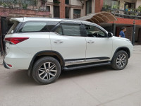 Crystal Pearl White Toyota Fortuner 4x4 AT