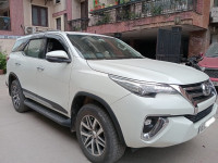 Crystal Pearl White Toyota Fortuner 4x4 AT