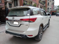 Crystal Pearl White Toyota Fortuner 4x4 AT