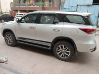 Crystal Pearl White Toyota Fortuner 4x4 AT
