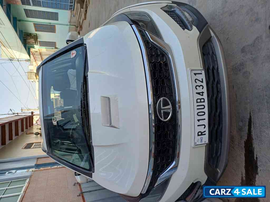 Pearl White Tata Hexa Xt