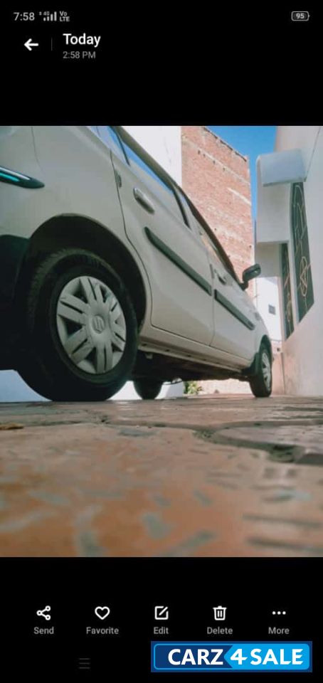 White Maruti Suzuki Alto Lxi
