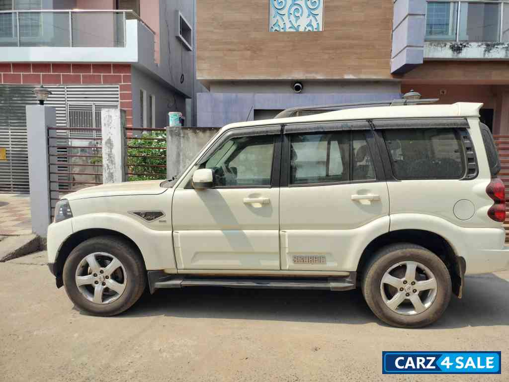 Pearl White Mahindra Scorpio S11