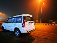 Pearl White Mahindra Scorpio S11