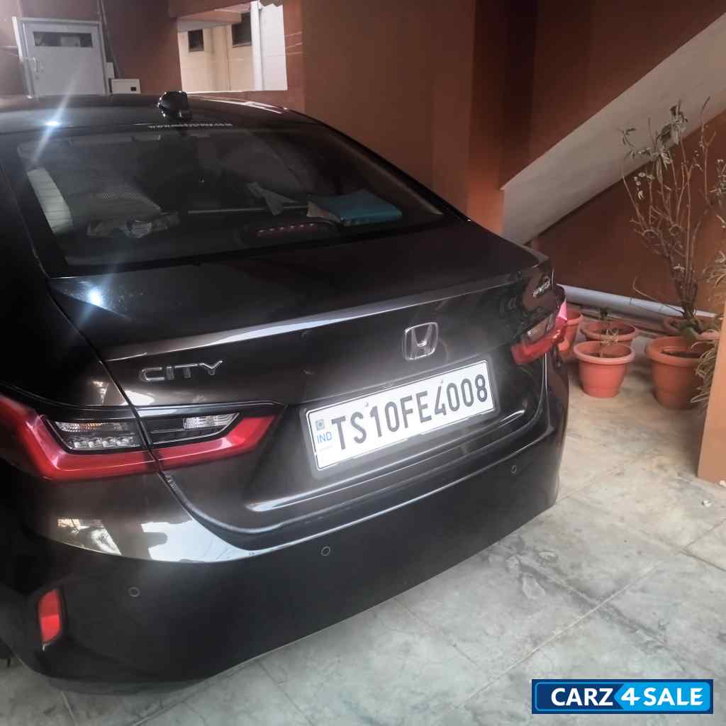 Black Honda City ZxCVT