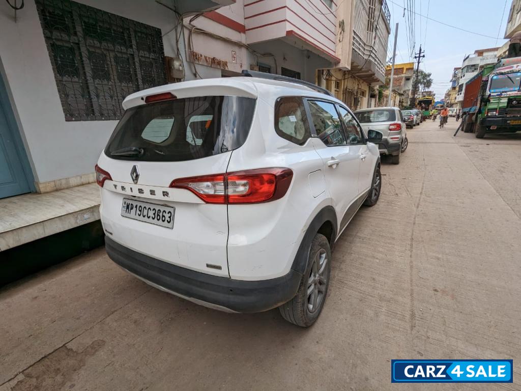 White Renault Triber RXZ