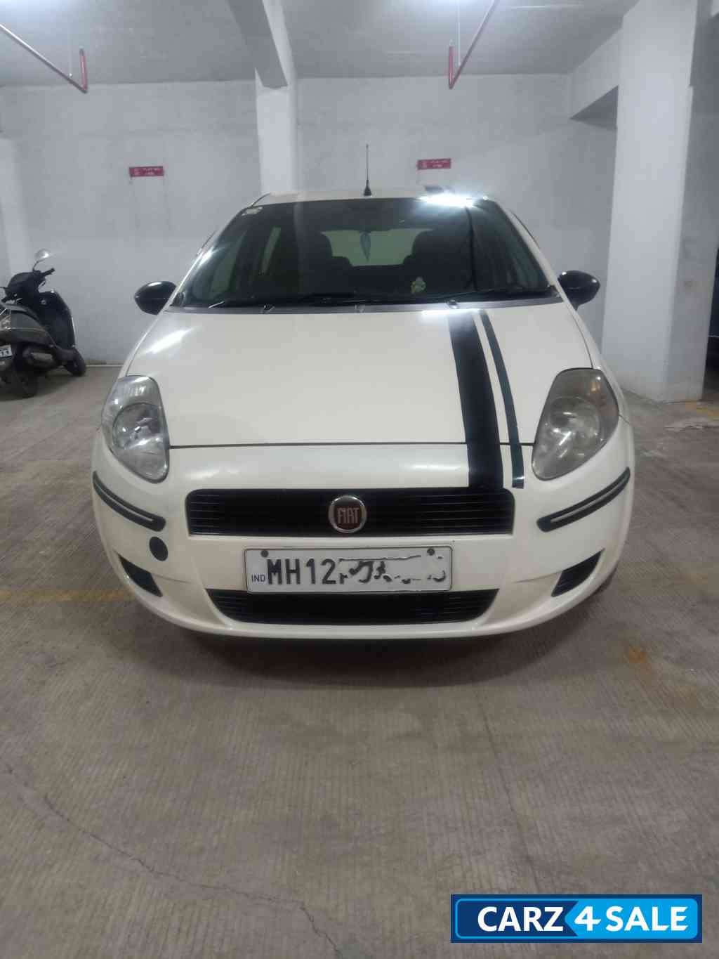 White Fiat Punto Active 1.2